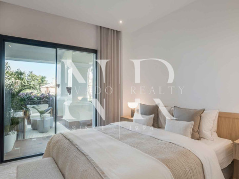 Apartamento en planta baja en Urbanización Altos Reales completamente renovado en venta