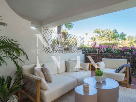 Apartamento en planta baja en Urbanización Altos Reales completamente renovado en venta