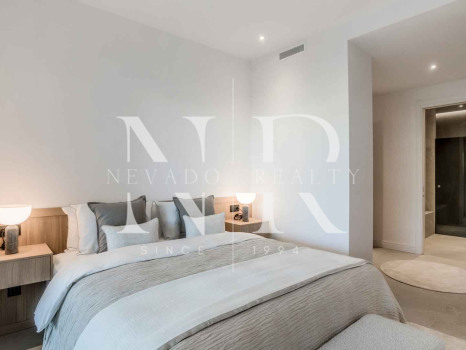 Apartamento en planta baja en Urbanización Altos Reales completamente renovado en venta