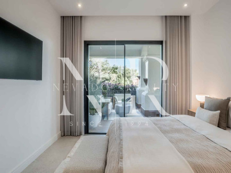 Apartamento en planta baja en Urbanización Altos Reales completamente renovado en venta