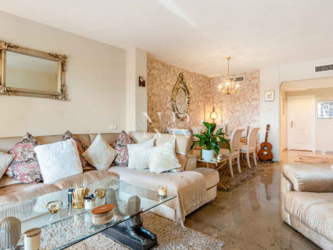 Appartement dans l'urbanisation Cumbres del Rodeo avec vue sur la mer à vendre