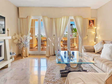 Appartement dans l'urbanisation Cumbres del Rodeo avec vue sur la mer à vendre