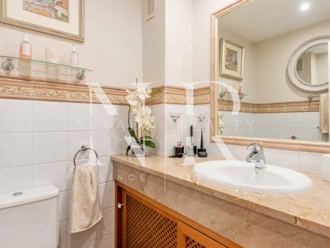 Appartement dans l'urbanisation Cumbres del Rodeo avec vue sur la mer à vendre