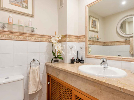 Appartement dans l'urbanisation Cumbres del Rodeo avec vue sur la mer à vendre