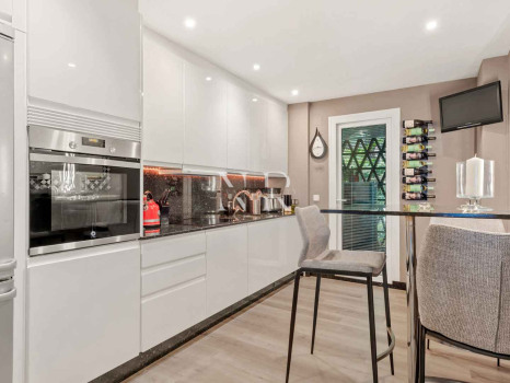 Appartement dans l'urbanisation Cumbres del Rodeo avec vue sur la mer à vendre