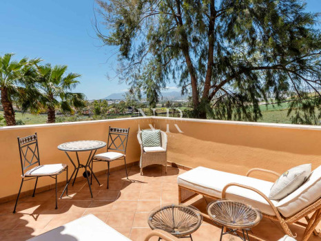 Appartement dans l'urbanisation Cumbres del Rodeo avec vue sur la mer à vendre