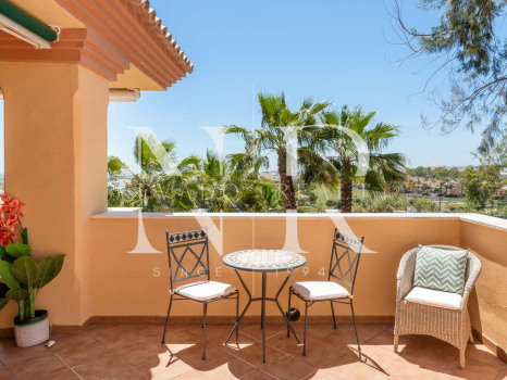 Appartement dans l'urbanisation Cumbres del Rodeo avec vue sur la mer à vendre