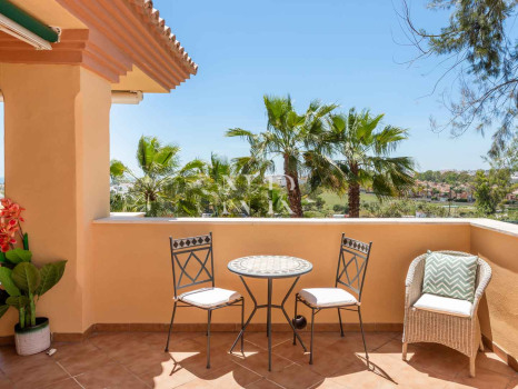 Appartement dans l'urbanisation Cumbres del Rodeo avec vue sur la mer à vendre