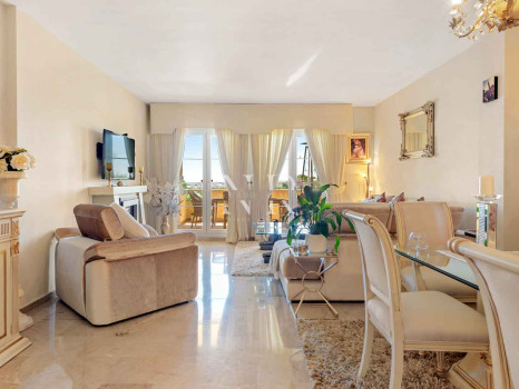 Appartement dans l'urbanisation Cumbres del Rodeo avec vue sur la mer à vendre