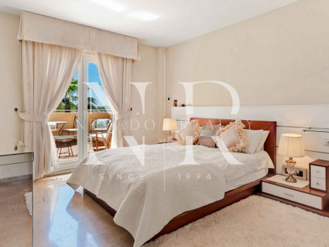 Appartement dans l'urbanisation Cumbres del Rodeo avec vue sur la mer à vendre
