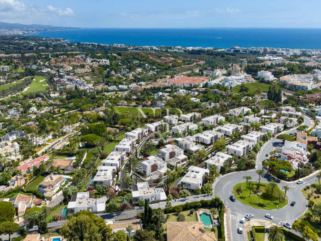 Villa à Nueva Andalucía en construction dans une communauté fermée à vendre