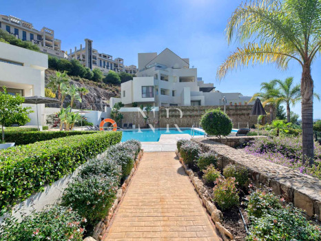 Ático en Los Flamingos Golf con vistas panorámicas al golf y al mar en venta