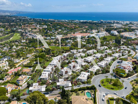 Villa en Nueva Andalucía en construcción en urbanización cerrada en venta
