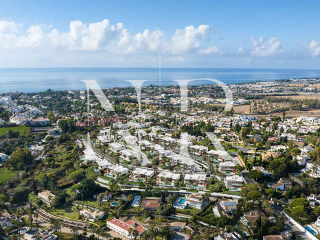 Villa en Nueva Andalucía en construcción en urbanización cerrada en venta