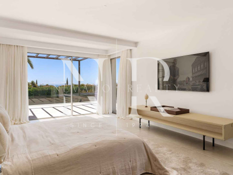 Villa in Nagueles with sea views for sale