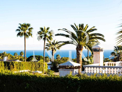 Villa in Nagueles with sea views for sale