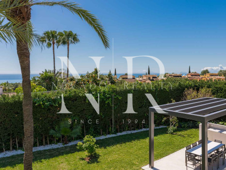 Villa in Nagueles with sea views for sale