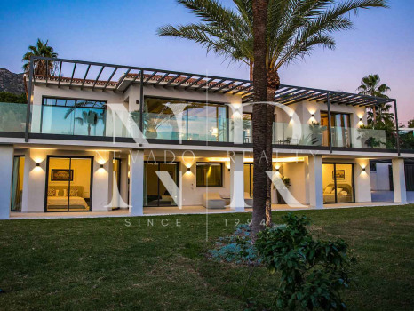 Villa in Nagueles with sea views for sale