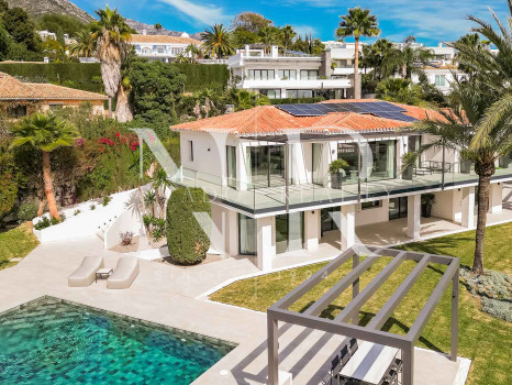 Villa in Nagueles with sea views for sale