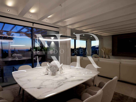 Villa in Nagueles with sea views for sale