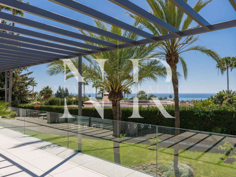 Villa in Nagueles with sea views for sale