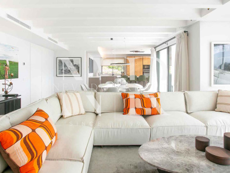 Villa in Nagueles with sea views for sale