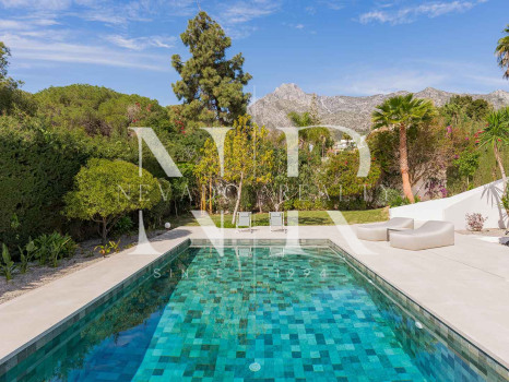 Villa in Nagueles with sea views for sale