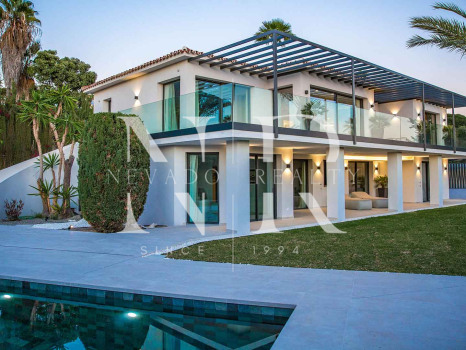 Villa in Nagueles with sea views for sale