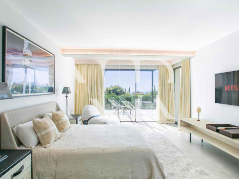 Villa in Nagueles with sea views for sale