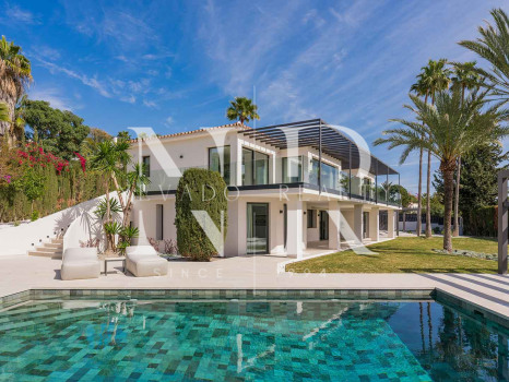 Villa in Nagueles with sea views for sale