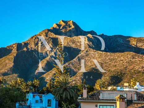 Villa in Nagueles with sea views for sale