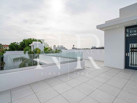 Villa in Rio Verde just a few metres from the beach for sale