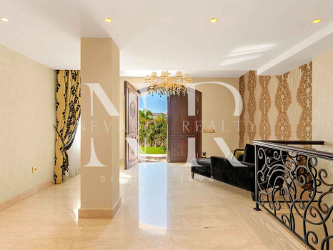 Villa dans l'Urbanisation El Herrojo avec vue panoramique sur la mer à vendre