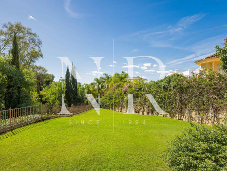 Villa dans l'Urbanisation El Herrojo avec vue panoramique sur la mer à vendre