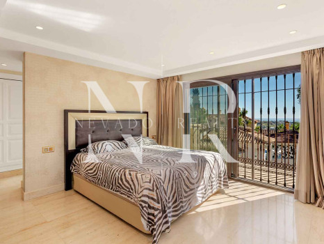 Villa dans l'Urbanisation El Herrojo avec vue panoramique sur la mer à vendre