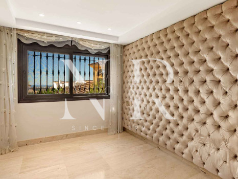 Villa dans l'Urbanisation El Herrojo avec vue panoramique sur la mer à vendre