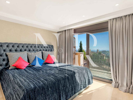 Villa dans l'Urbanisation El Herrojo avec vue panoramique sur la mer à vendre