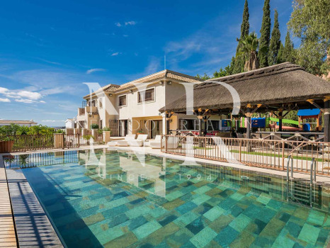 Villa dans l'Urbanisation El Herrojo avec vue panoramique sur la mer à vendre