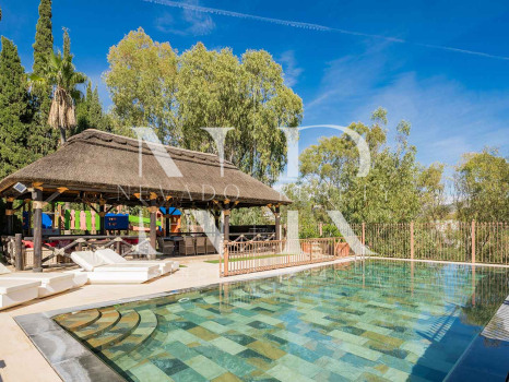 Villa dans l'Urbanisation El Herrojo avec vue panoramique sur la mer à vendre