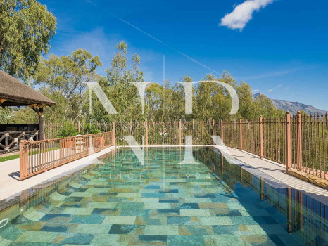 Villa dans l'Urbanisation El Herrojo avec vue panoramique sur la mer à vendre