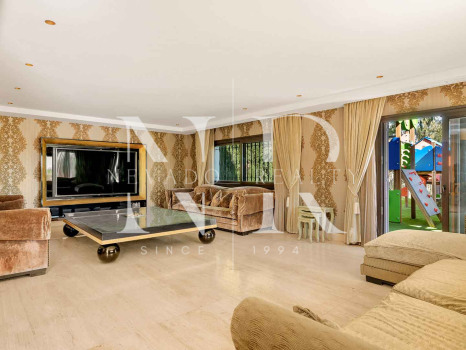 Villa dans l'Urbanisation El Herrojo avec vue panoramique sur la mer à vendre