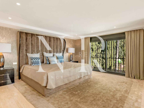 Villa dans l'Urbanisation El Herrojo avec vue panoramique sur la mer à vendre