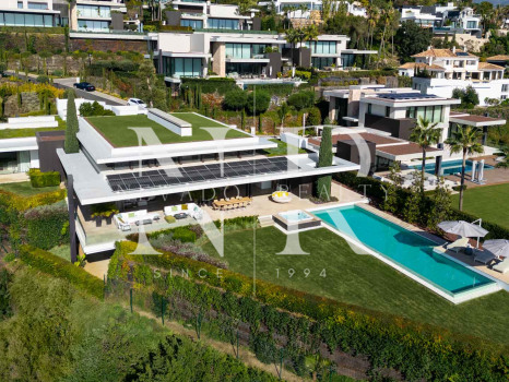 Villa dans l'urbanisation The Hills avec vue panoramique sur la mer à vendre