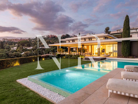 Villa dans l'urbanisation The Hills avec vue panoramique sur la mer à vendre