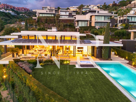 Villa dans l'urbanisation The Hills avec vue panoramique sur la mer à vendre