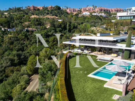 Villa dans l'urbanisation The Hills avec vue panoramique sur la mer à vendre