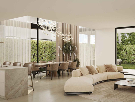 Villa de bord de mer en construction à Marbella Est à vendre