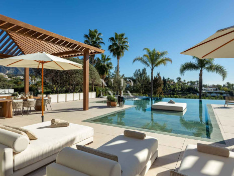 Villa en Las Brisas en primera línea de golf con vistas panorámicas en venta