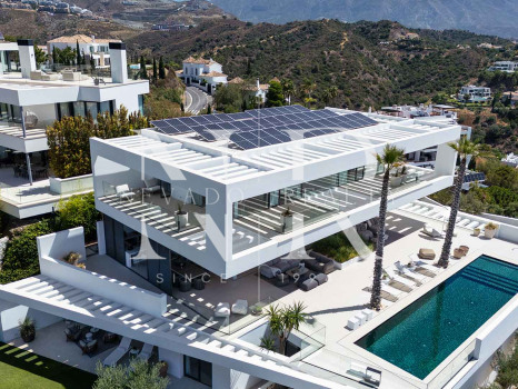 Villa en La Quinta con vistas panorámicas al mar en venta