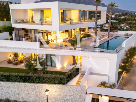 Villa en La Quinta con vistas panorámicas al mar en venta